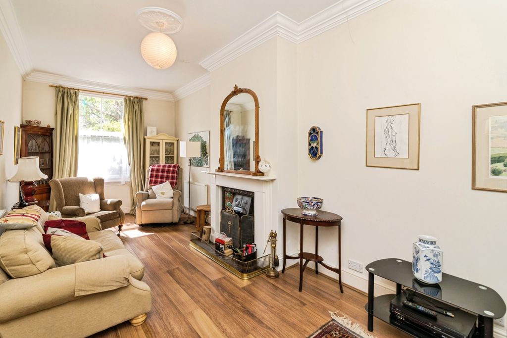 Property photo 2 of 17 Sitting Room