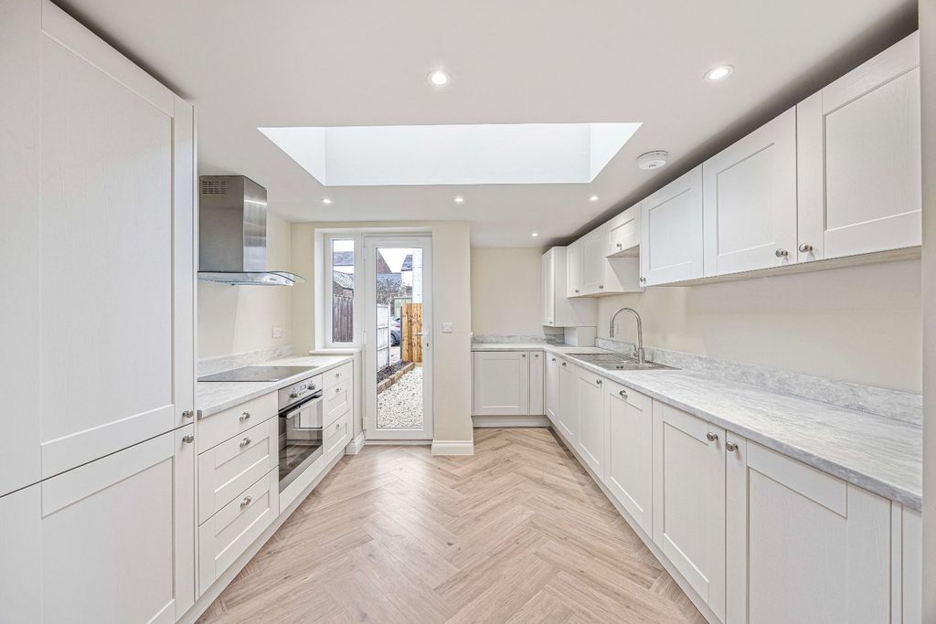 Property photo 2 of 11 Picture No. 18