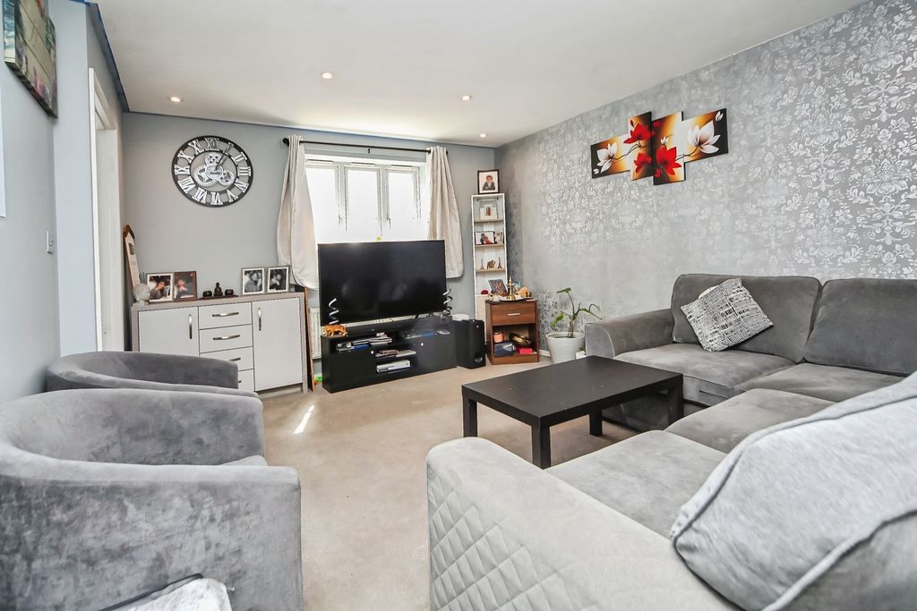 Property photo 3 of 27 9c8c1379-Image00011.Jpg