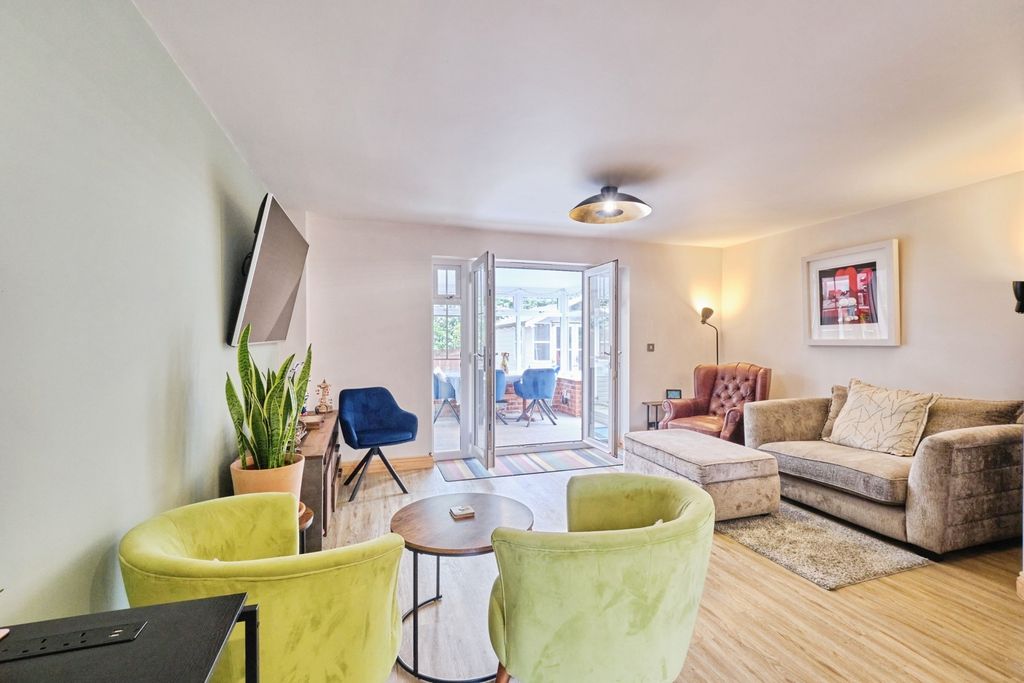 Property photo 2 of 22 Pbox-Img.Jpg