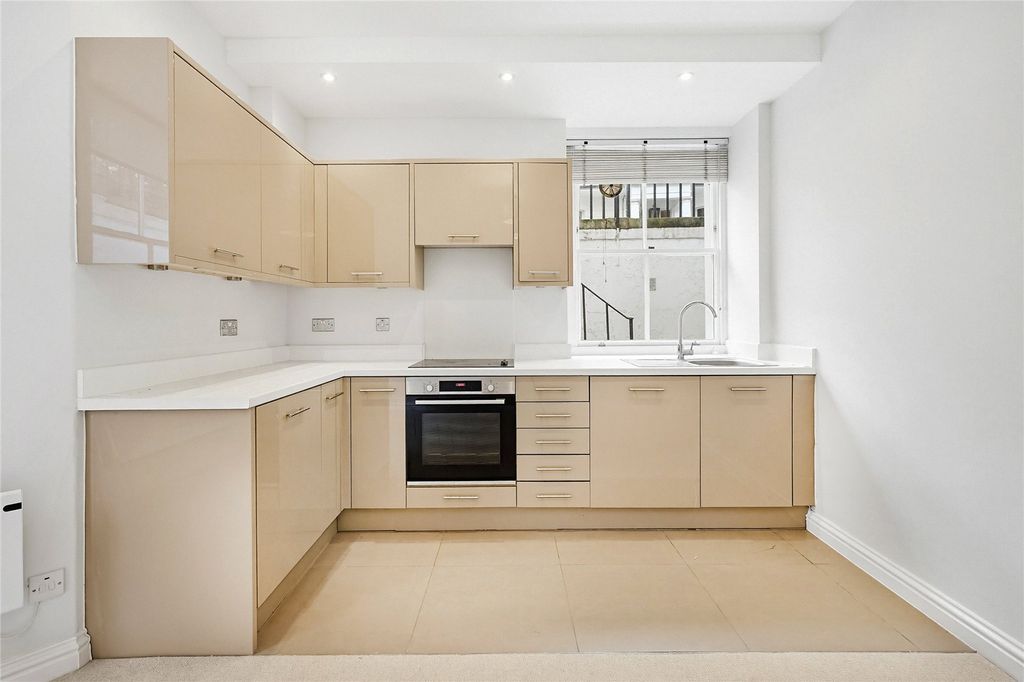 Property photo 2 of 9 Kitchen