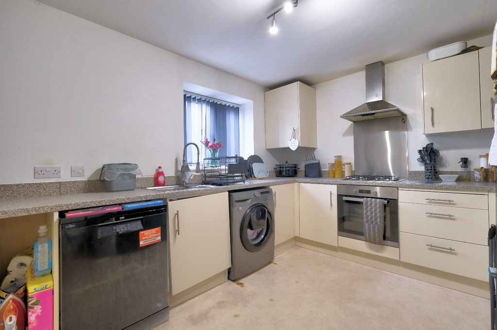 Property photo 2 of 15 Kitchen