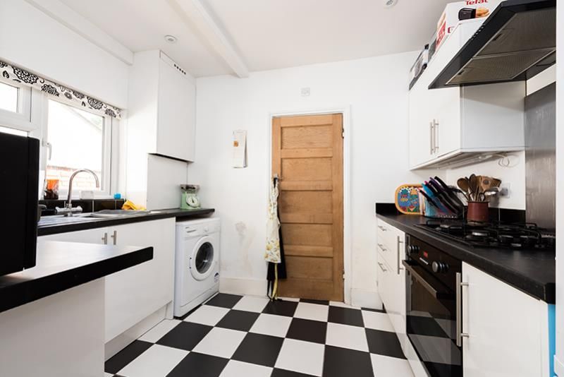 Property photo 2 of 7 Kitchen