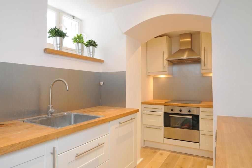 Property photo 3 of 8 Kitchen