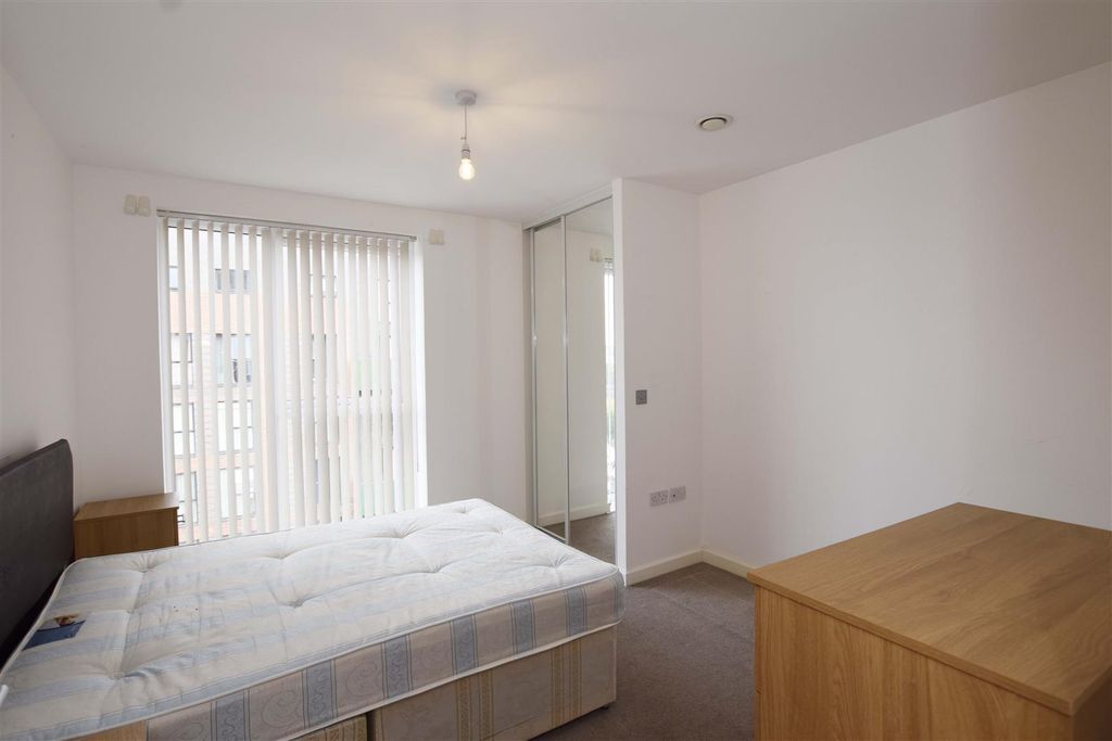 Property photo 3 of 13 Bedroom 1 Copy.Jpg