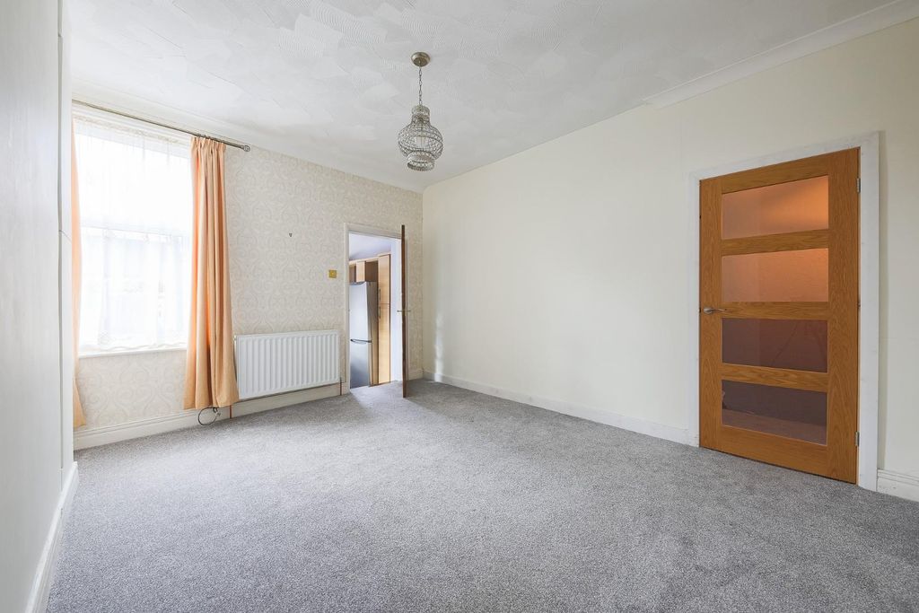 Property photo 3 of 10 Sitting Room.Jpg