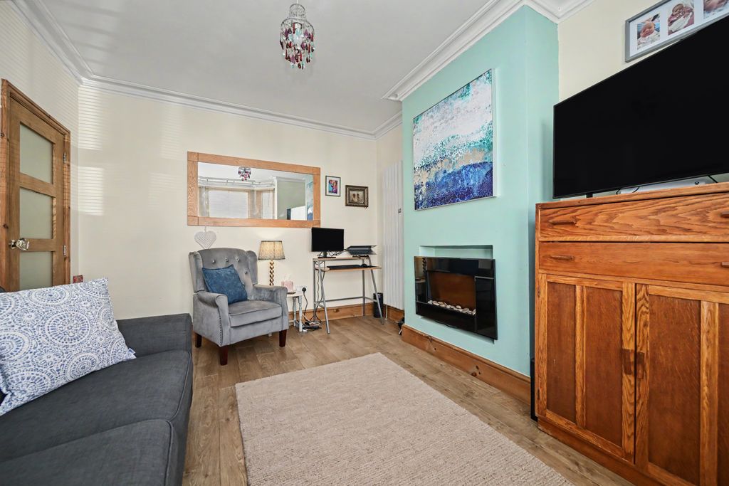 Property photo 2 of 21