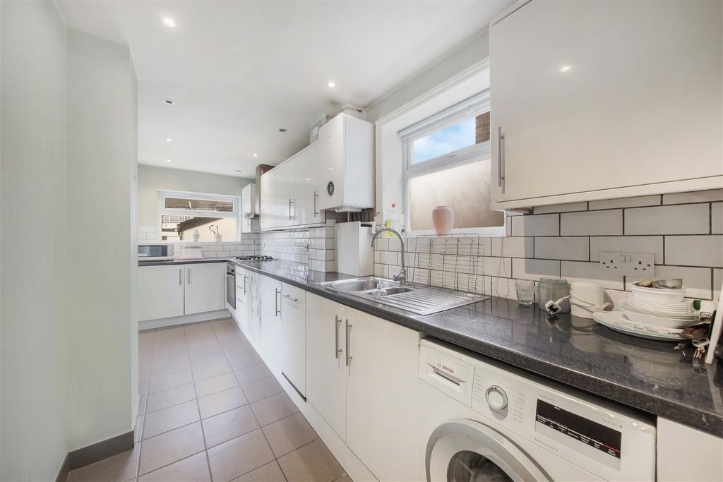 Property photo 3 of 10 103 Ashness Gardens - iv0B1Nifwkzltb1E32Hx.Jpg