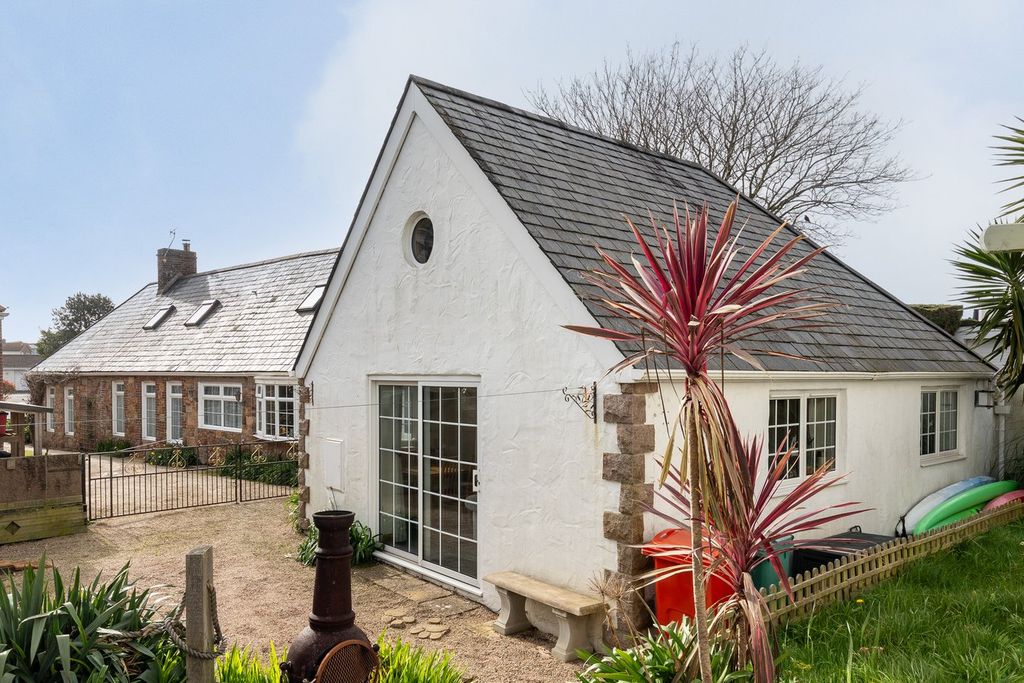 Property photo 2 of 33