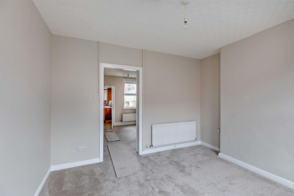 Property photo 3 of 13 8698039-Interior01-800.Jpg