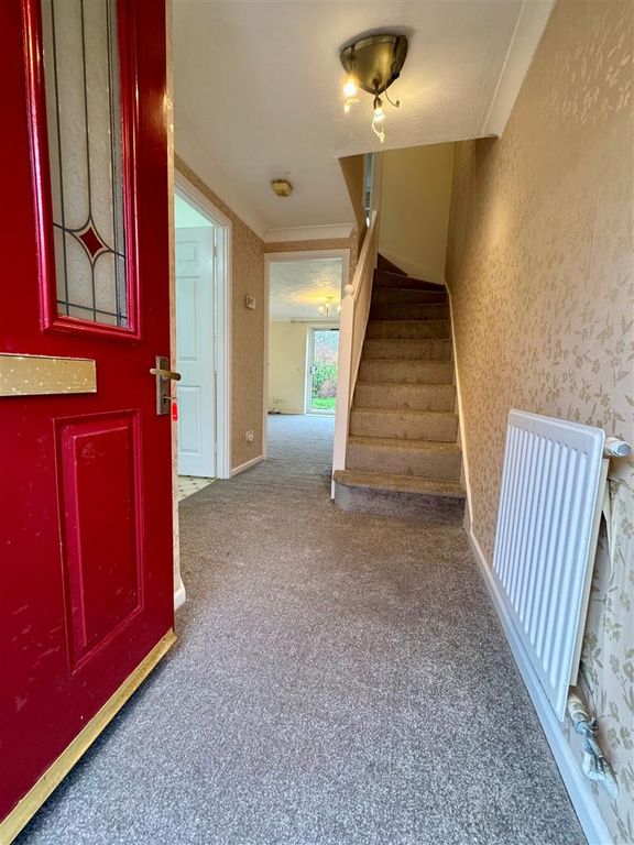 Property photo 2 of 8 Hallway.Jpg