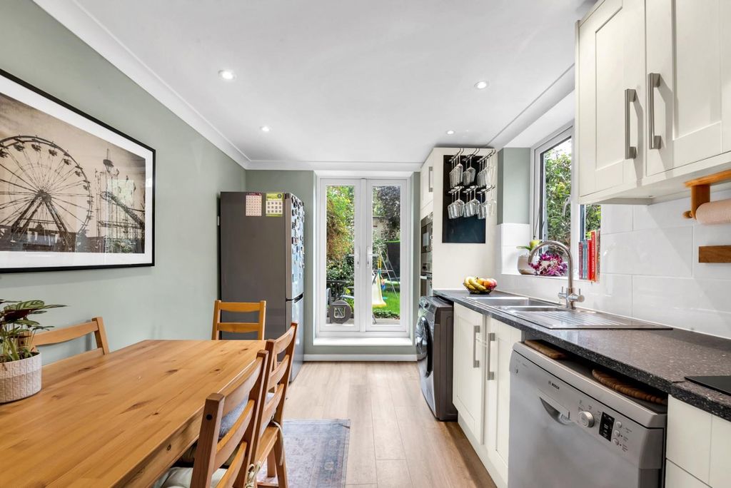 Property photo 1 of 20 Kitchen / Diner