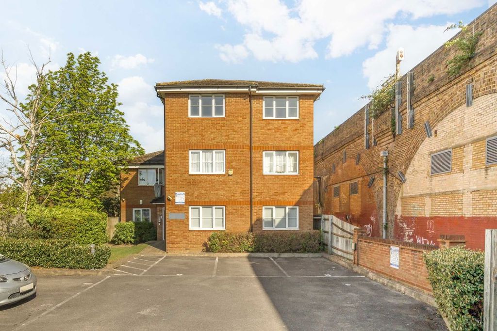Property photo 1 of 6