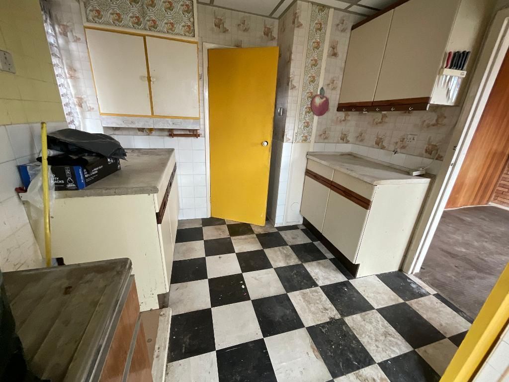 Property photo 3 of 15 Kitchen 9'4 x 8'5