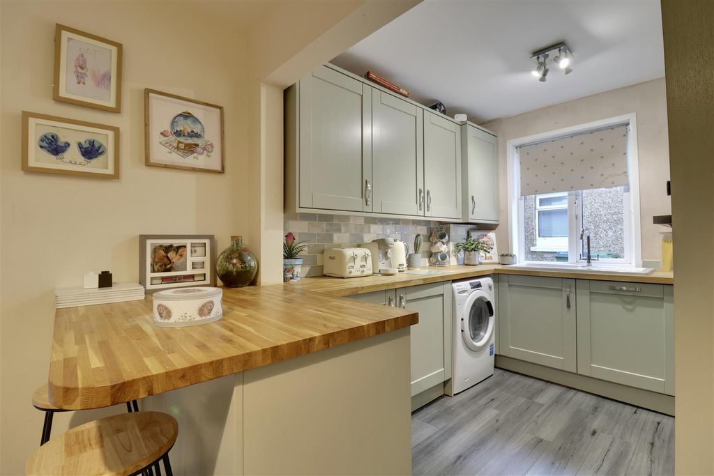 Property photo 2 of 21 97335900-A725-4034-Bc24-2B7Df3Ac2405_1_201_A.Jpeg