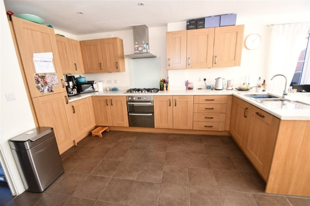 Property photo 3 of 21 Kitchen