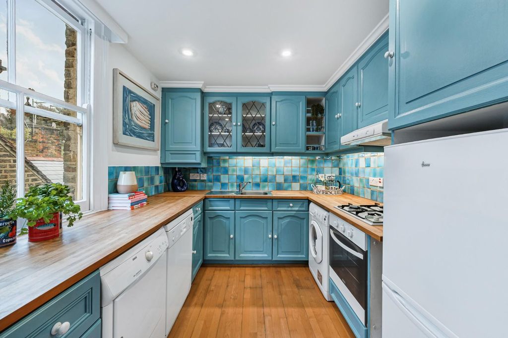 Property photo 2 of 6 Flat 7 - 110 Sutton Court Road-7.Jpg