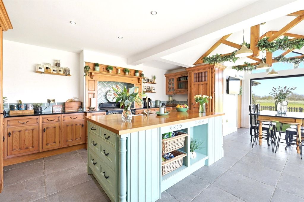 Property photo 3 of 38 Picture No. 27