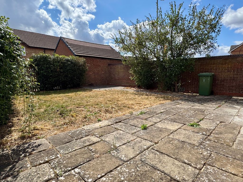 Property photo 2 of 12 Gar