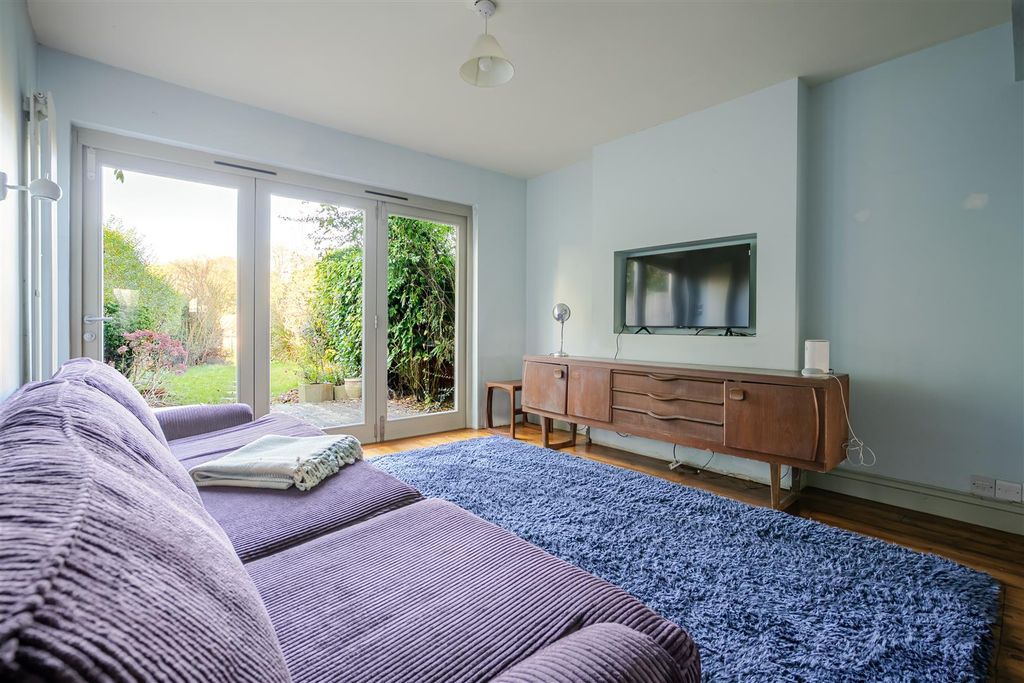 Property photo 2 of 11