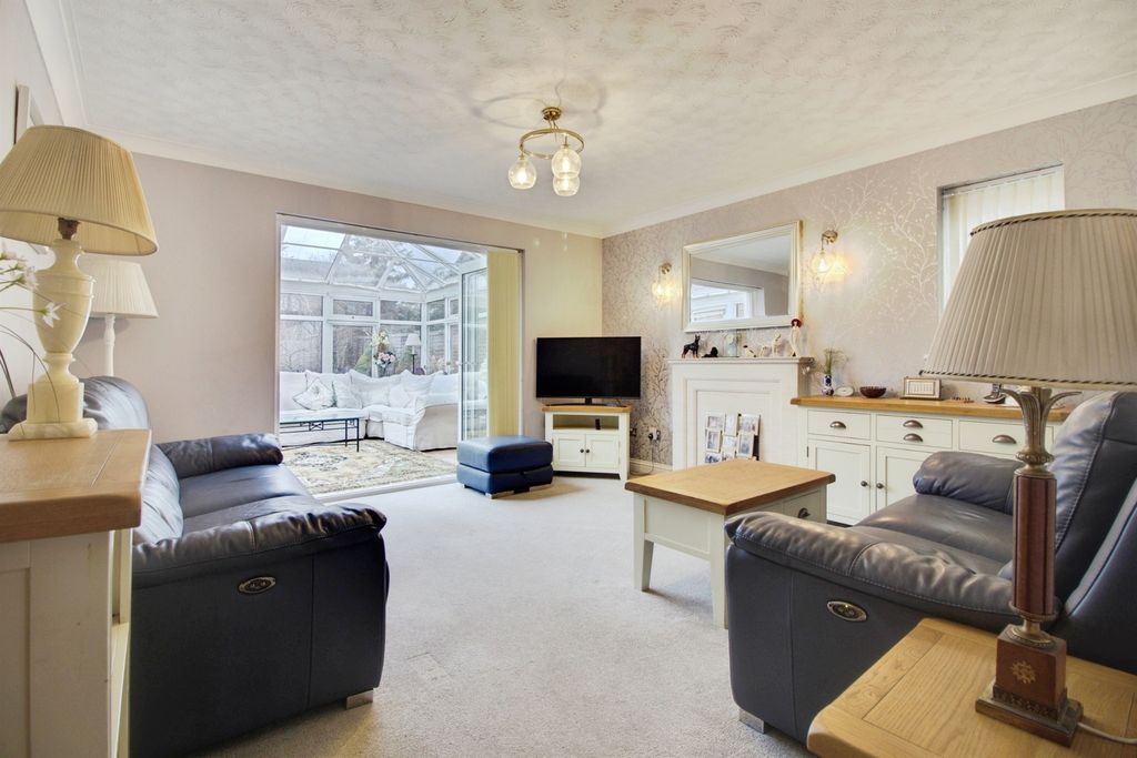 Property photo 2 of 27