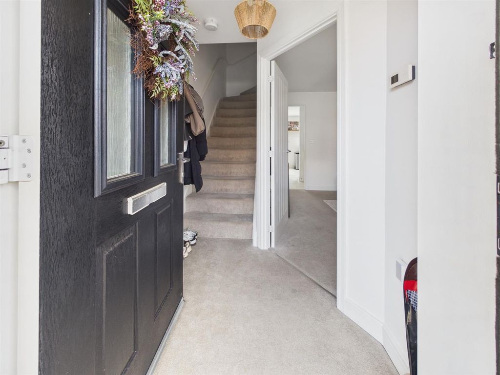 Property photo 2 of 19 Hallway