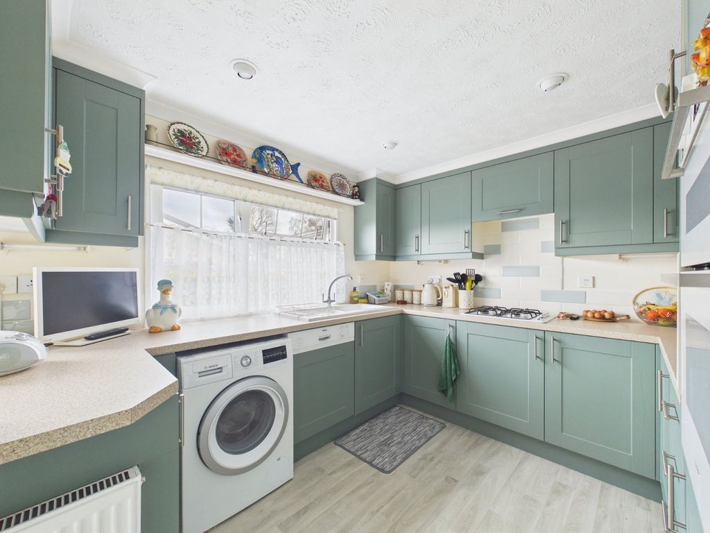 Property photo 2 of 16 Kitchen