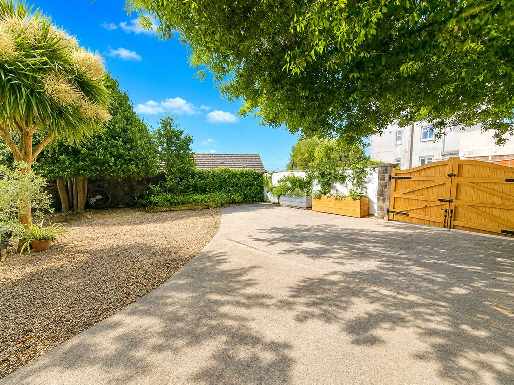 Property photo 2 of 31 Picture No. 71