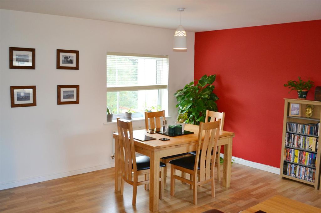 Property photo 2 of 7 Dining Area