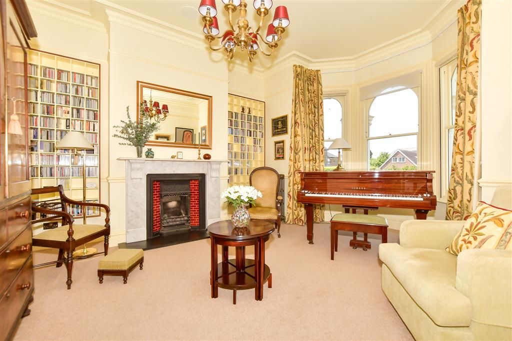 Property photo 3 of 23 Dining Room