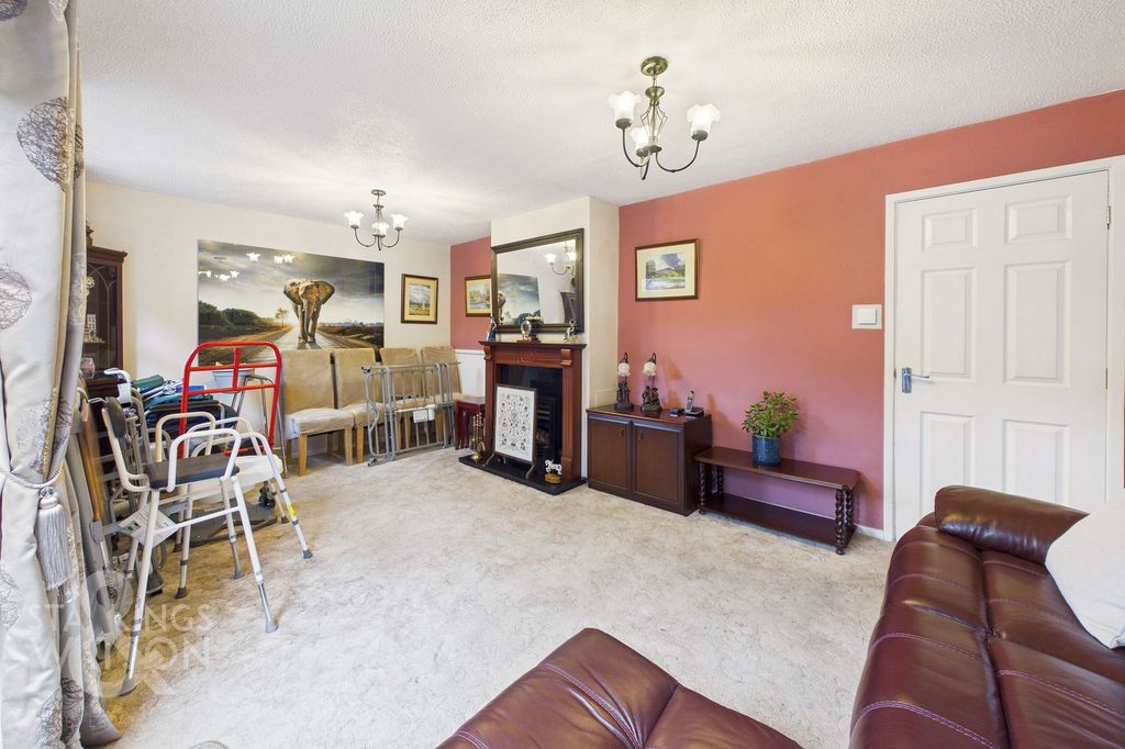 Property photo 2 of 28
