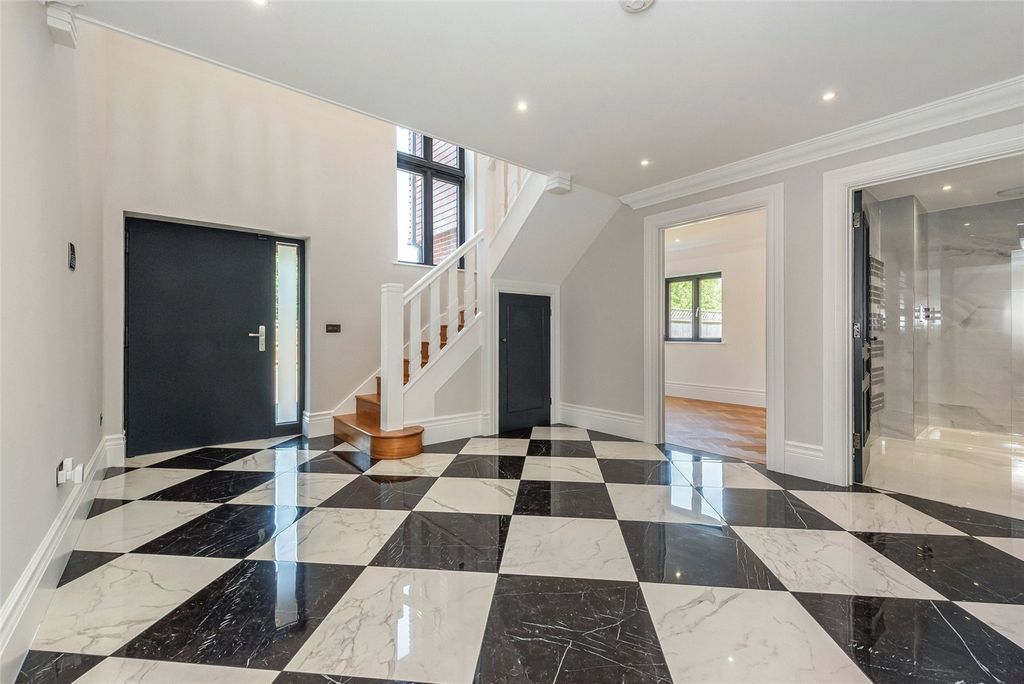 5 bed detached house for saleKingsway, Bognor Regis, West Sussex PO21 photo 4