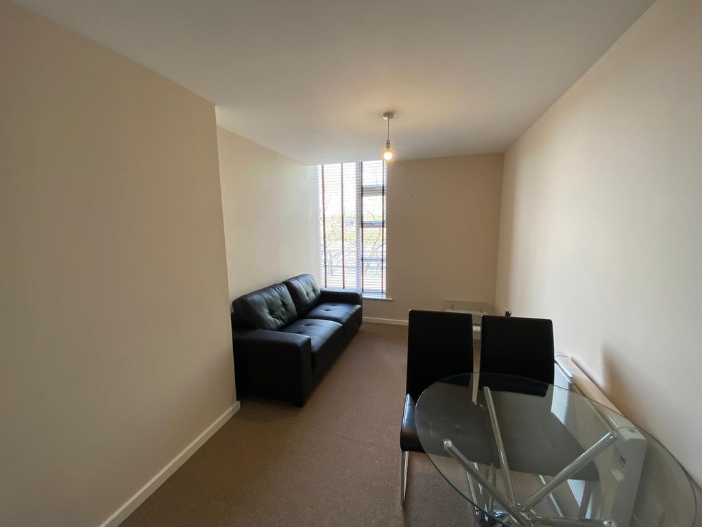 Property photo 3 of 10 Lounge