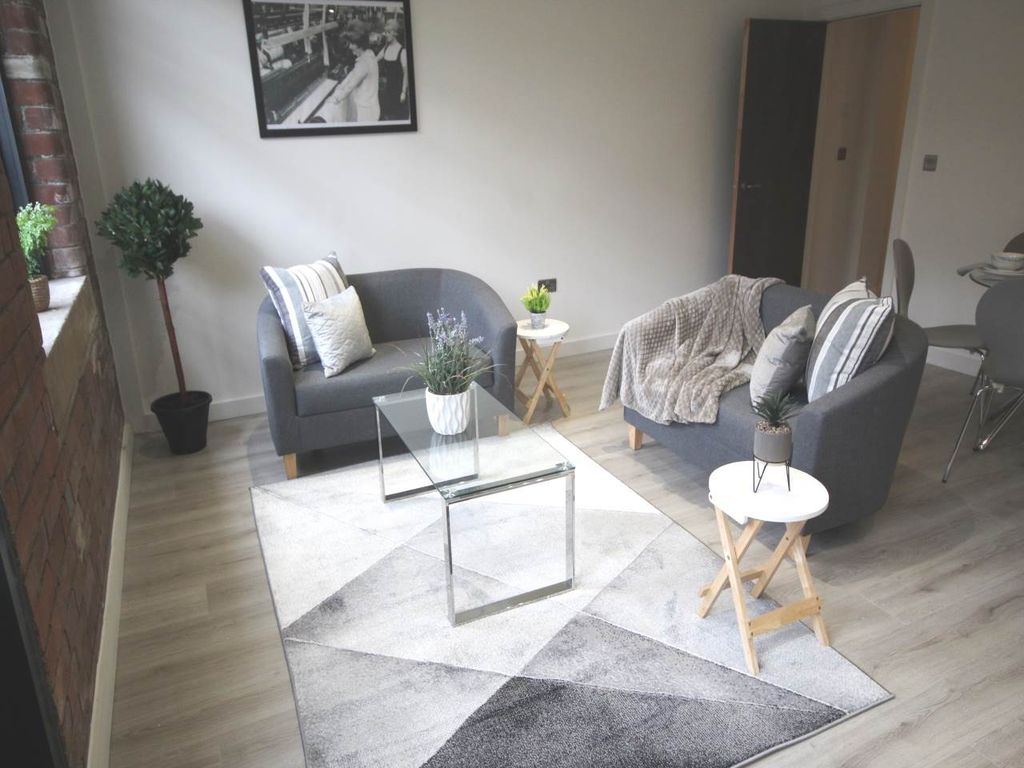 Property photo 2 of 12 307 CH (Livingroom)