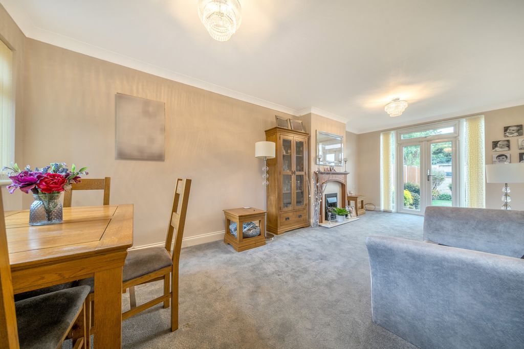 Property photo 2 of 8 1535938-15-6Ad0F6...