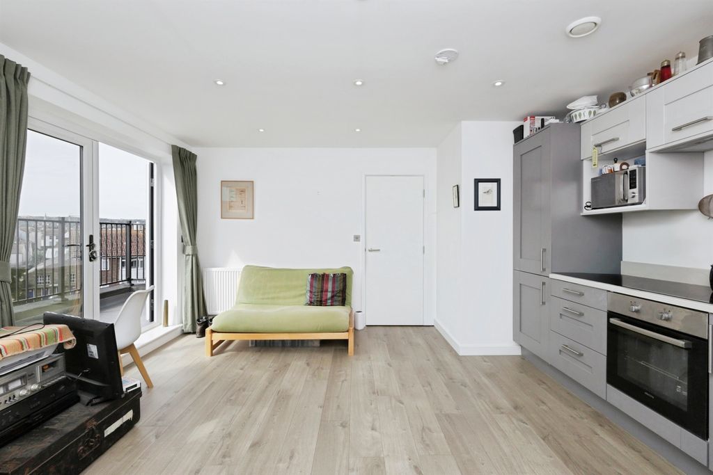 Property photo 3 of 13