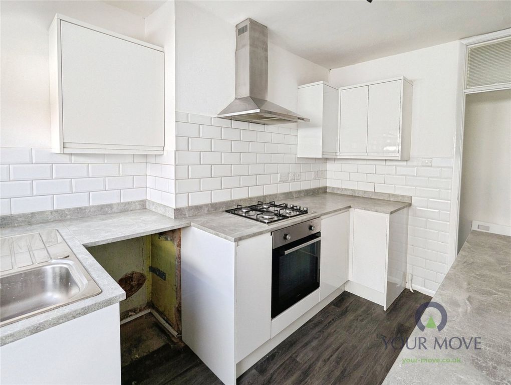 Property photo 3 of 12 Kitchen