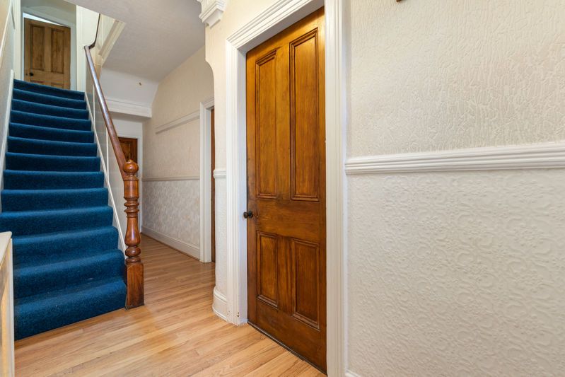 Property photo 3 of 22 20 Farrant Street