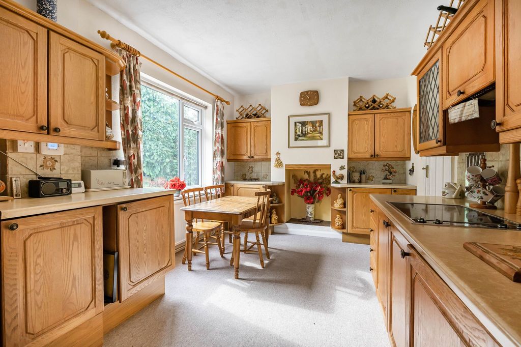 Property photo 3 of 37