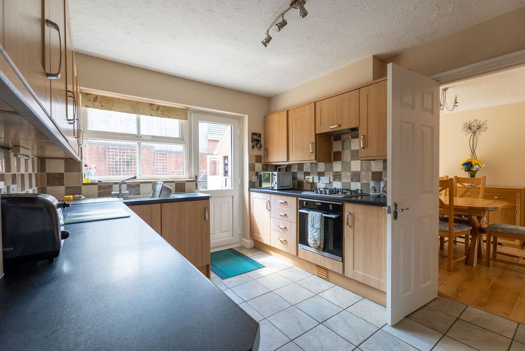 Property photo 2 of 17