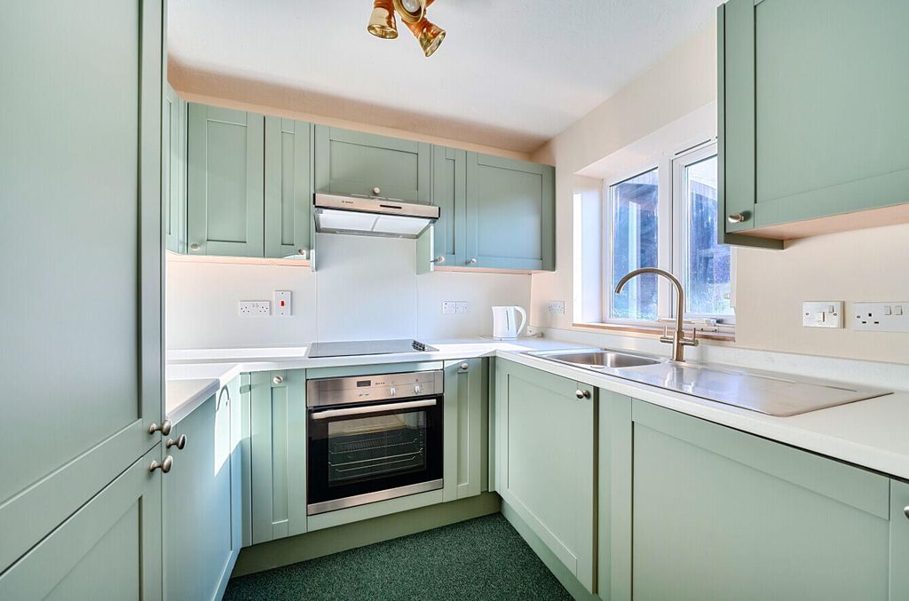 Property photo 2 of 11 Kitchen