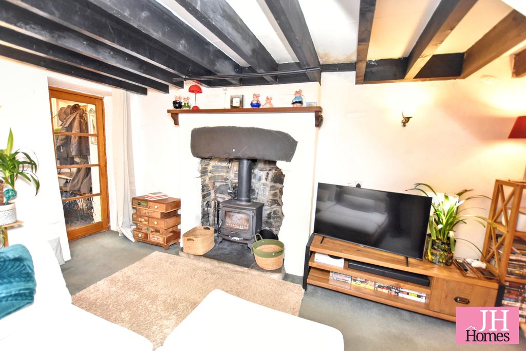 Property photo 2 of 18