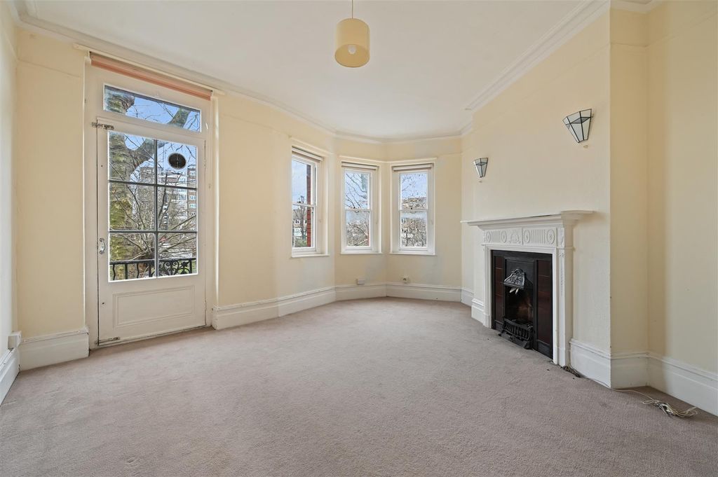 Property photo 1 of 9 Reception