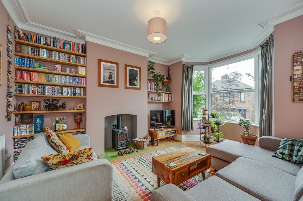 Property photo 2 of 31