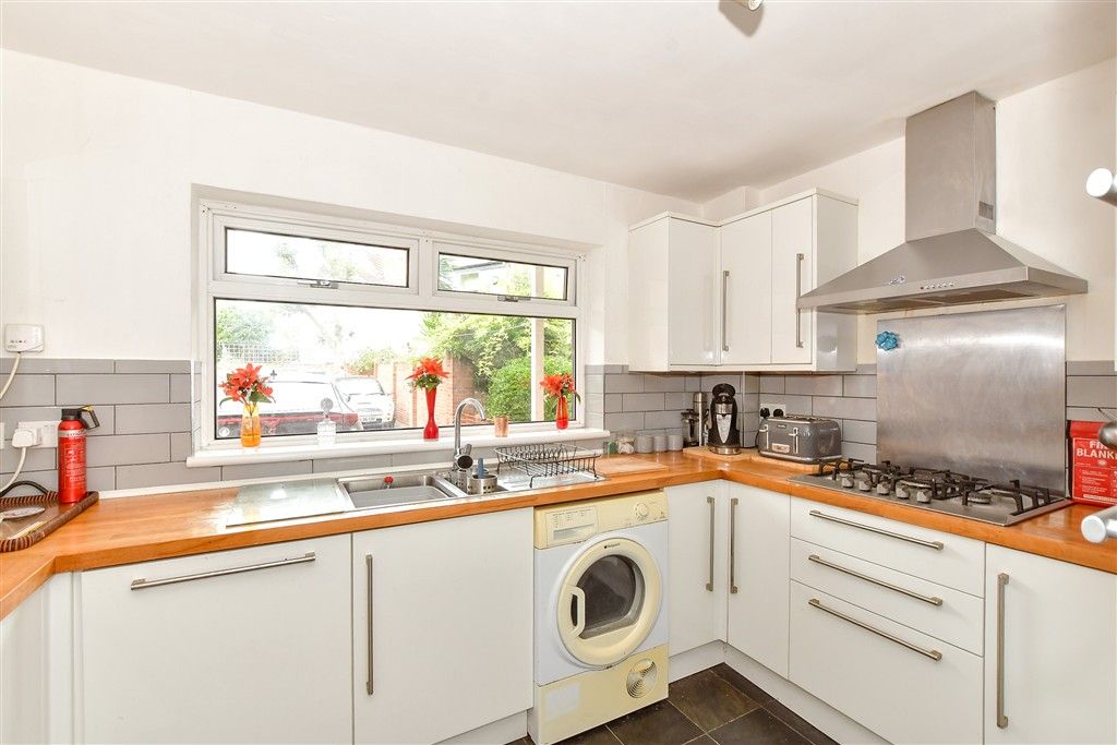 Property photo 3 of 8 Kitchen