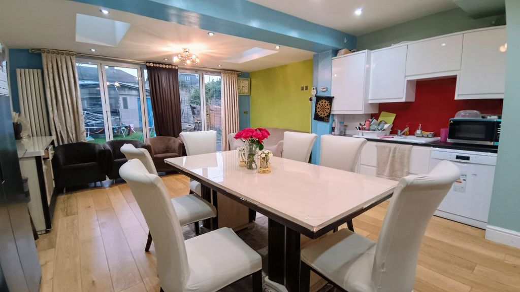 Property photo 1 of 20 Kitchen