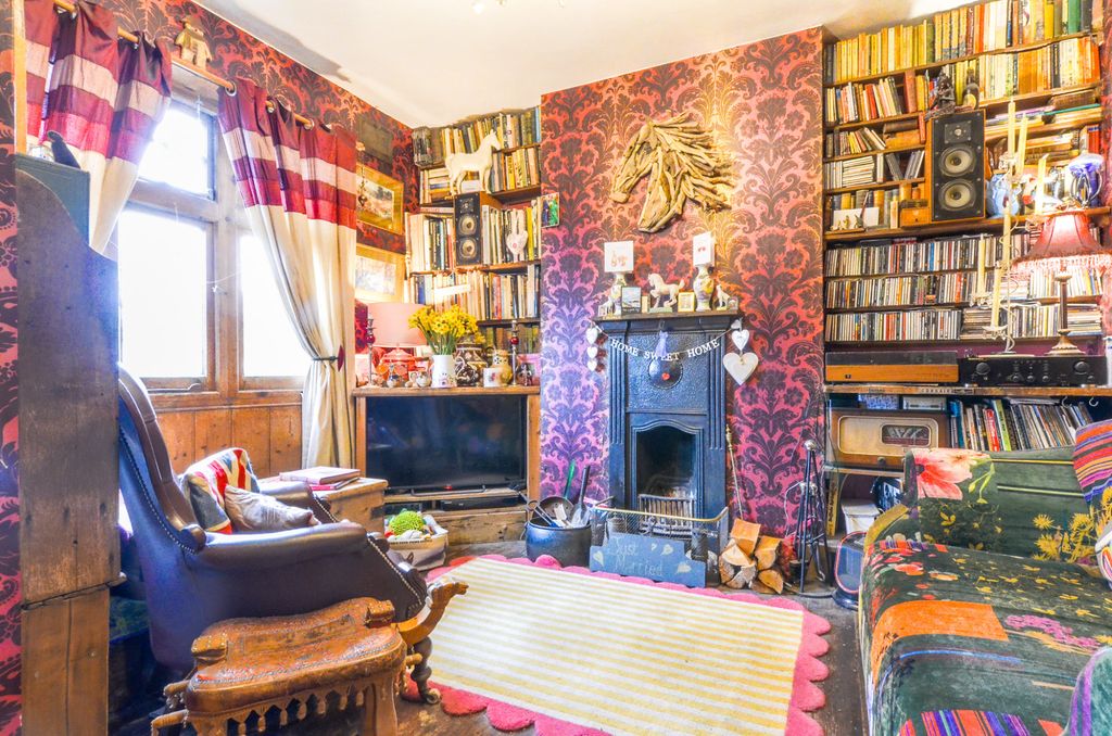 Property photo 3 of 25