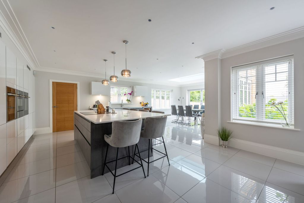 Property photo 2 of 24