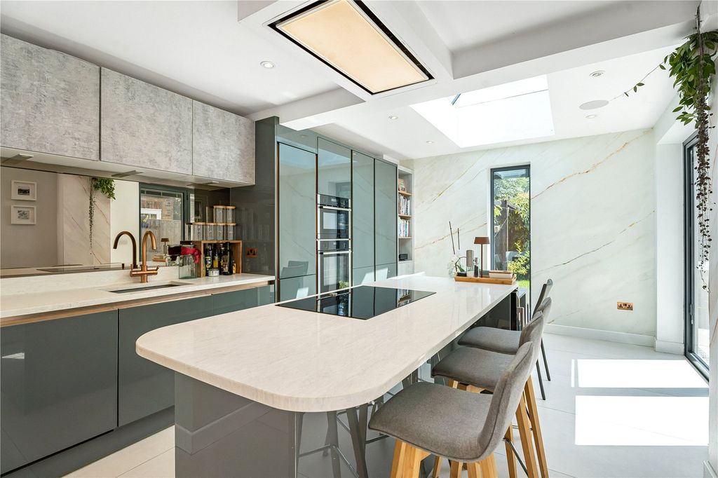 Property photo 3 of 33 Kitchen/Dining Room