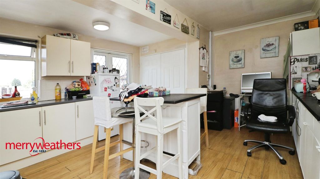 Property photo 2 of 9 Dining Kitchen